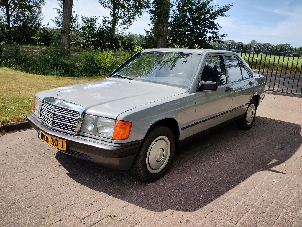 Mercedes 190 1983 1e eigenaar complete historie aanwezig, Auto's, Overige Auto's, Zwart, 4 cilinders, Handgeschakeld, Sedan