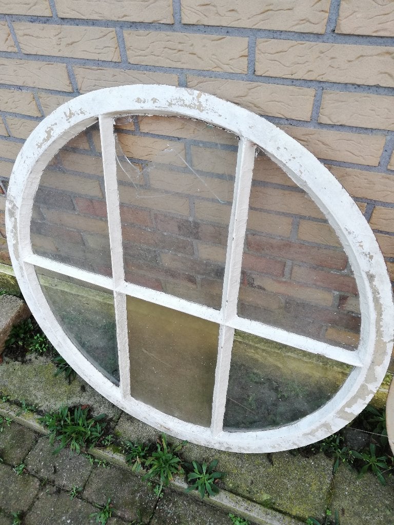 Twee identieke ronde ijzeren stalramen doorsnee 92 cm, Ophalen