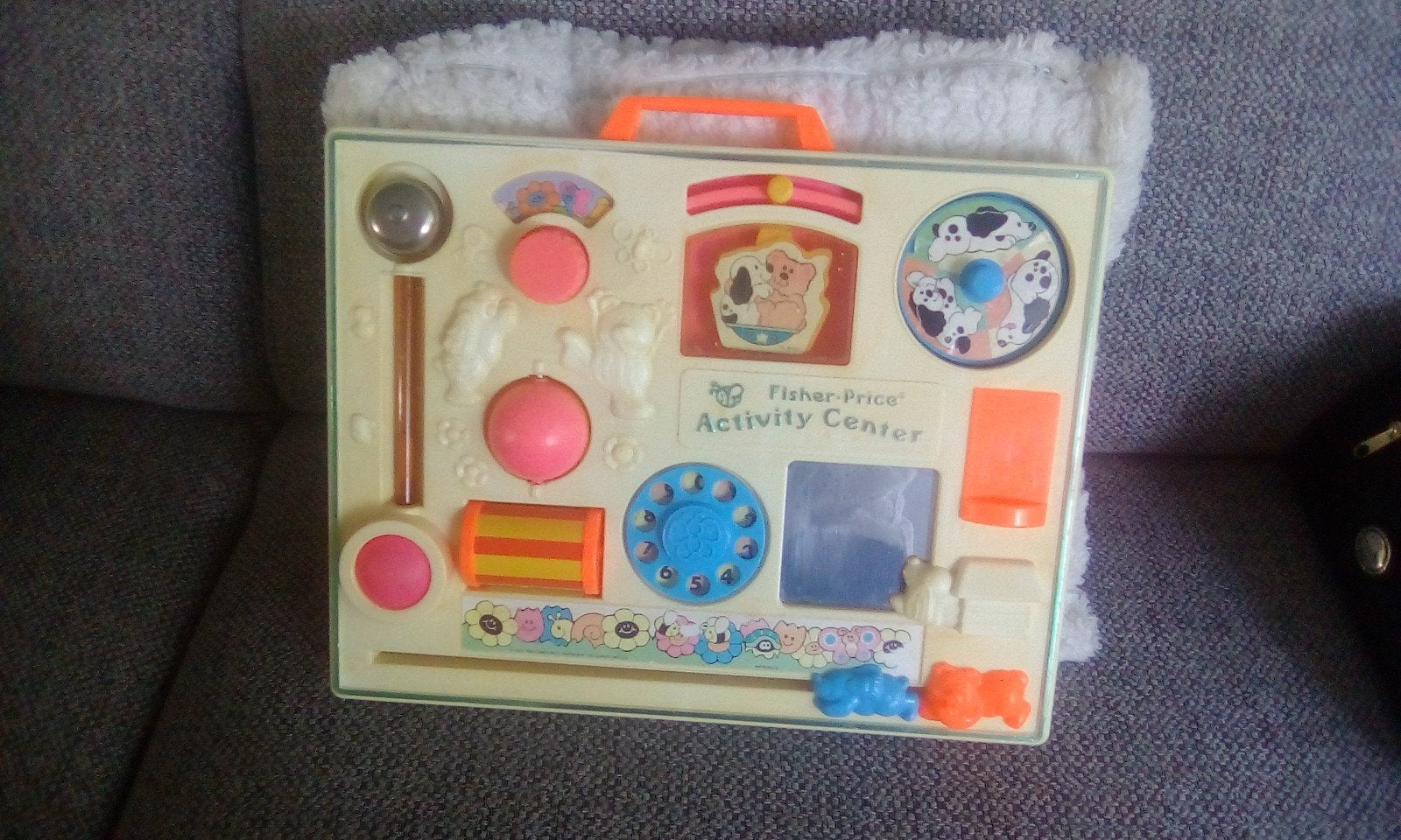 Fischer price speelbord voor aan de box compleet, Kinderen en Baby's, Speelgoed | Fisher-Price, Ophalen, Zo goed als nieuw, Speelset