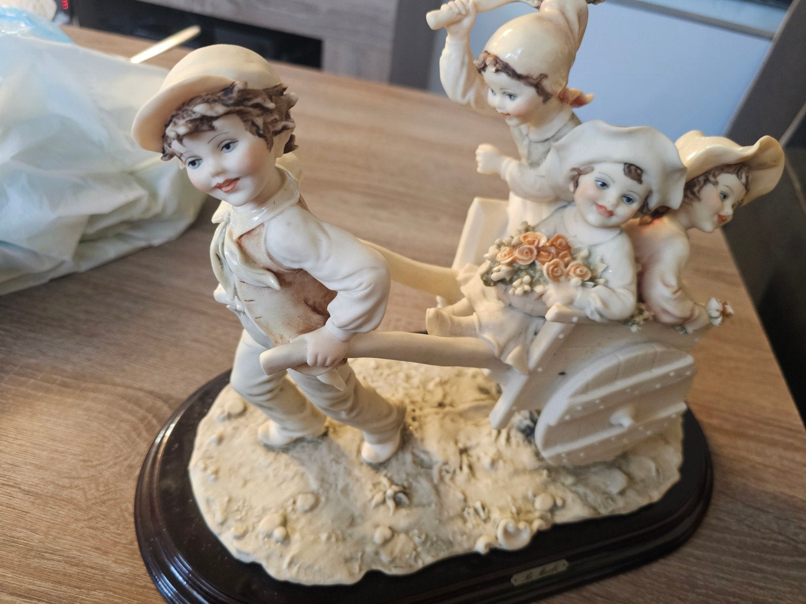 Prachtige Capodimonte-stijl beeldengroep met kinderen, Ophalen, Gebruikt, Mens