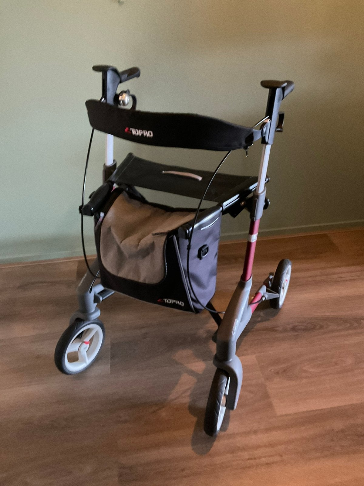 Zeer Nette Topro Troja 5G Lichtgewicht Rollator (M), Ophalen, Lichtgewicht, Zo goed als nieuw