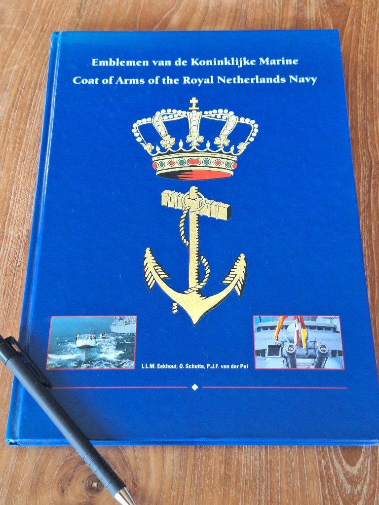 Emblemen van de Koninklijke Marine, Boeken, Ophalen of Verzenden, Tweede Wereldoorlog, Gelezen, Overige onderwerpen