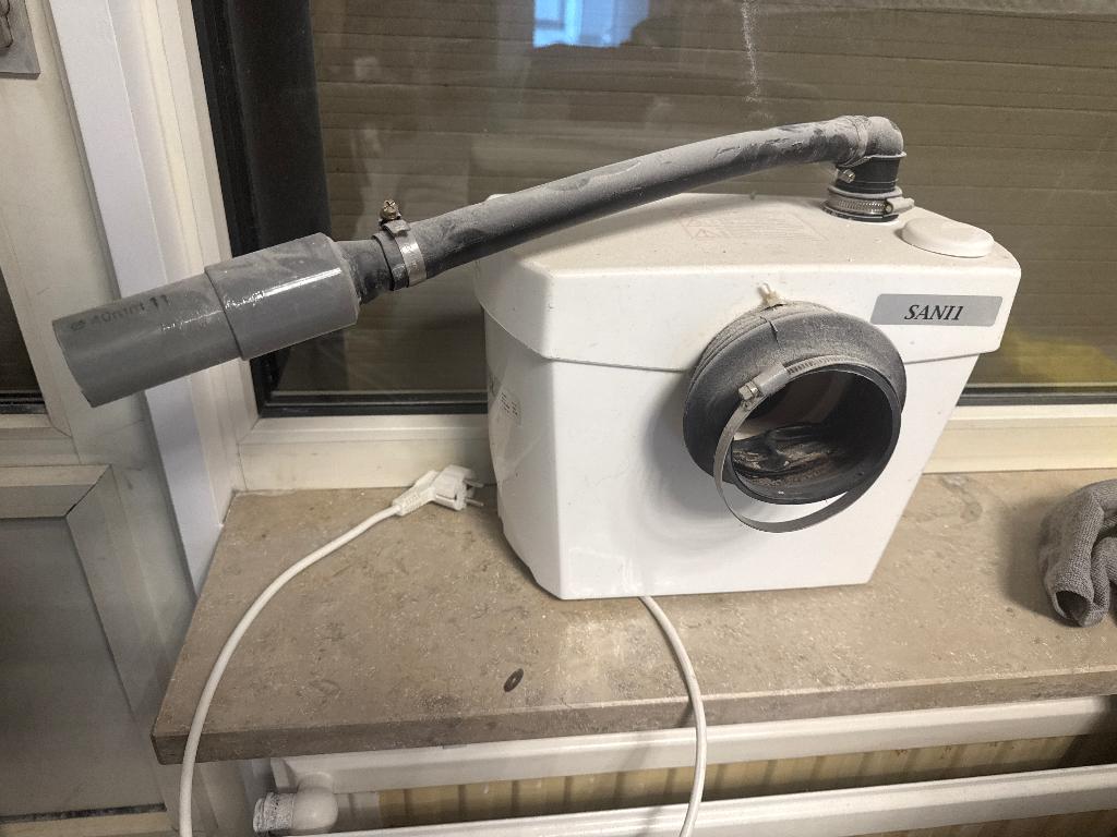 Sanibroyeur, Doe-het-zelf en Verbouw, Sanitair, Ophalen of Verzenden, Gebruikt, Toilet