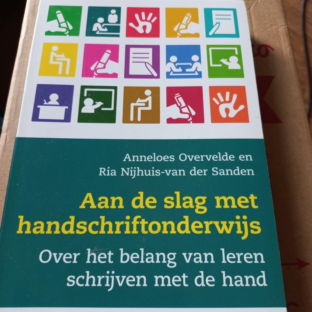 Aan de slag met handschriftonderwijs - PABO studieboek, Anneloes Overvelde en Ria Nijhuis-van der Sanden, Zo goed als nieuw, Alpha