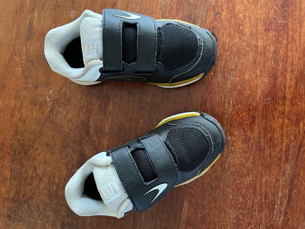 Hockeyschoenen merk Dita maat 29 (weinig gebruikt) €10,-, Sport en Fitness, Hockey, Ophalen, Gebruikt, Schoenen