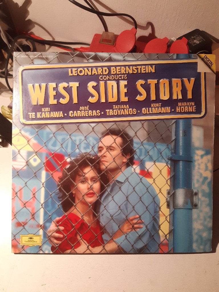 West Side Story-Leonard Bernstein 2 lp's (Z212-194), Cd's en Dvd's, Vinyl | Filmmuziek en Soundtracks, Ophalen of Verzenden, Zo goed als nieuw