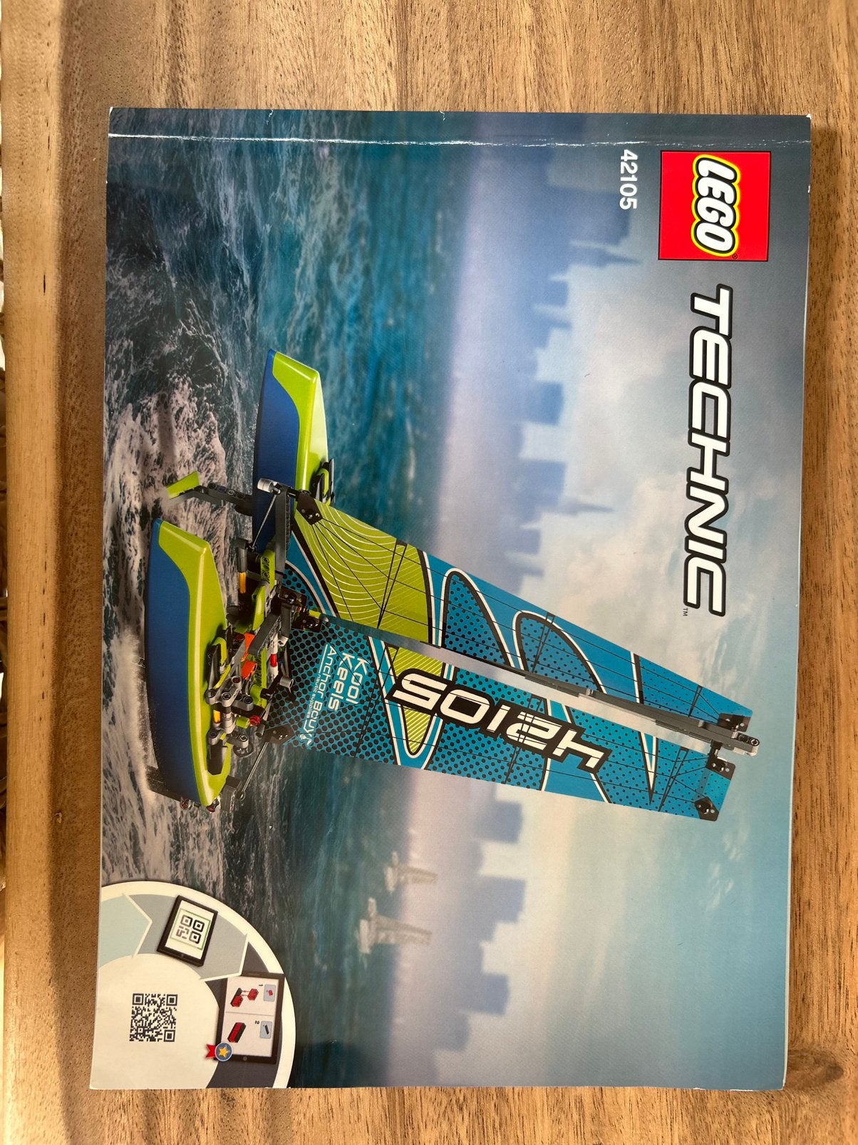 LEGO Technic catamaran 42105, Kinderen en Baby's, Ophalen of Verzenden, Zo goed als nieuw