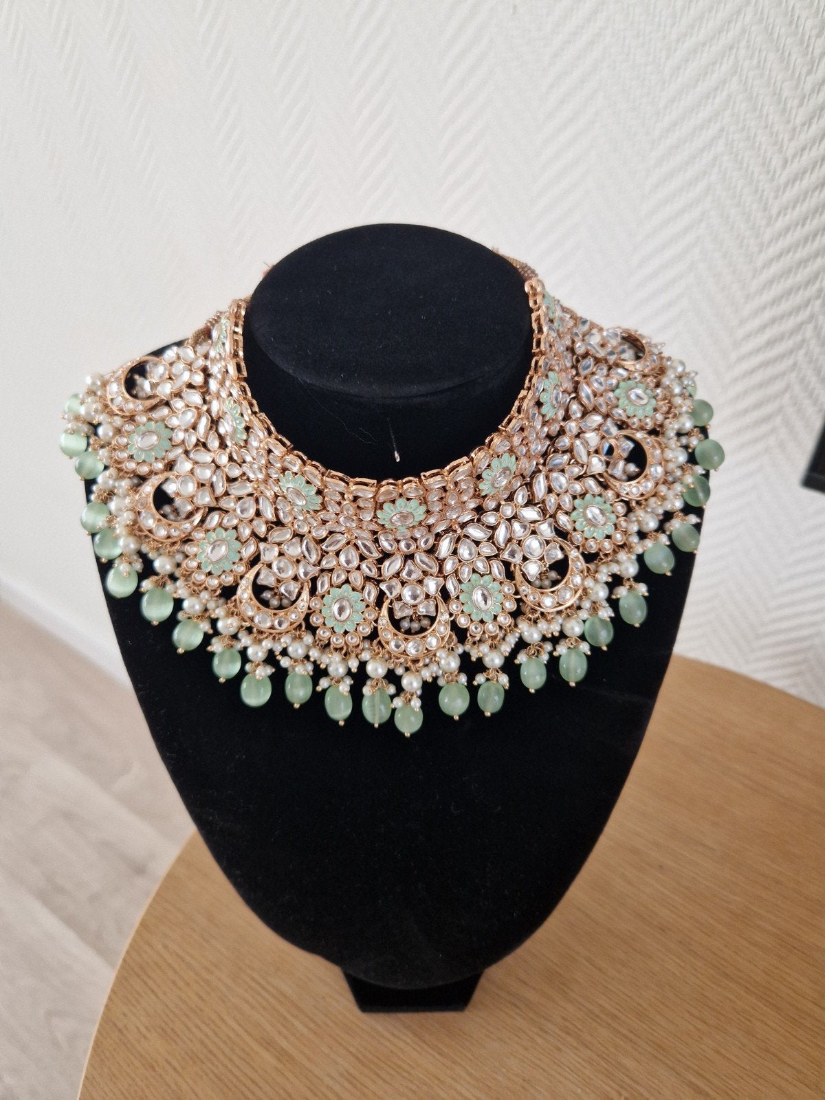 Luxe Indiase Sieradenset - Mintgroen & Goud, Overige materialen, Verzenden, Nieuw, Met edelsteen