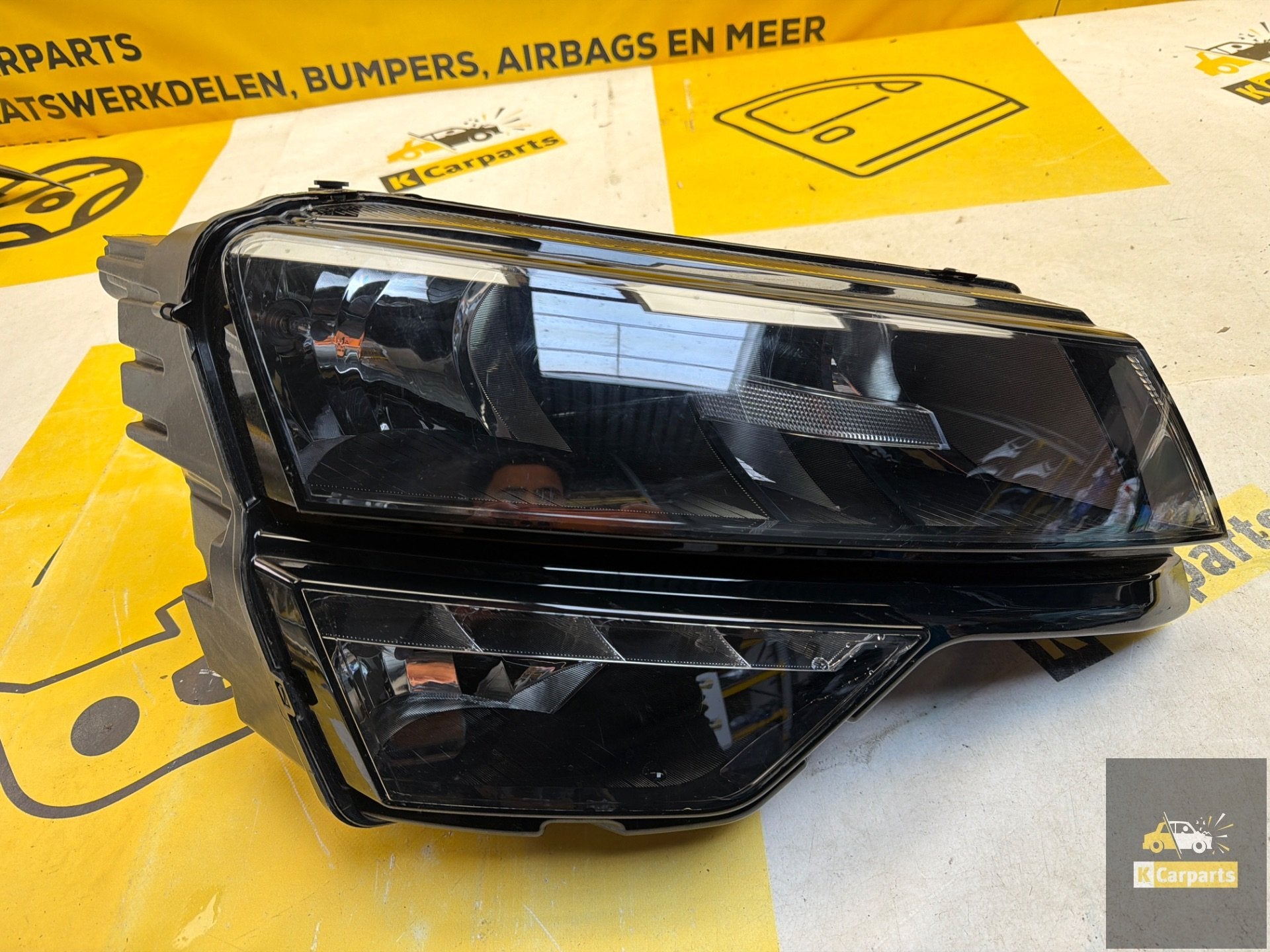 SKODA KAROQ KOPLAMP RECHTS 57B941016A