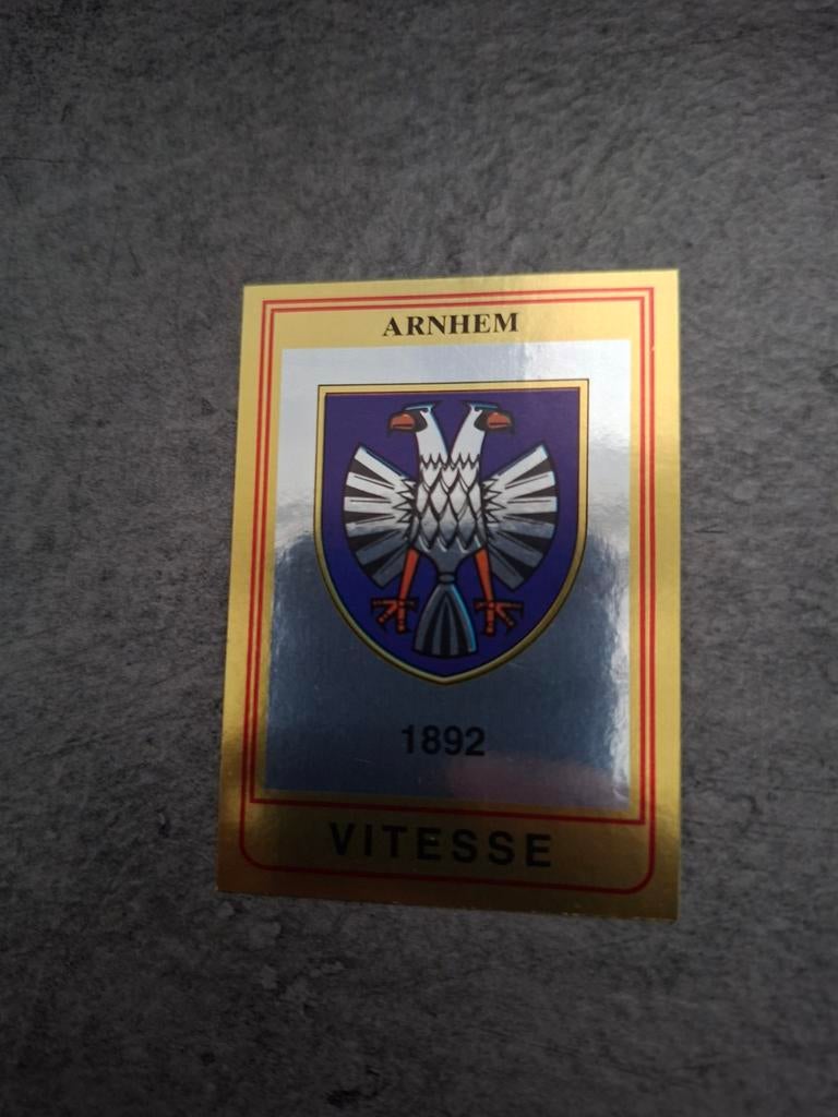 Panini sticker Voetbal 85. Embleem Vitesse., Verzenden, Zo goed als nieuw, Sticker