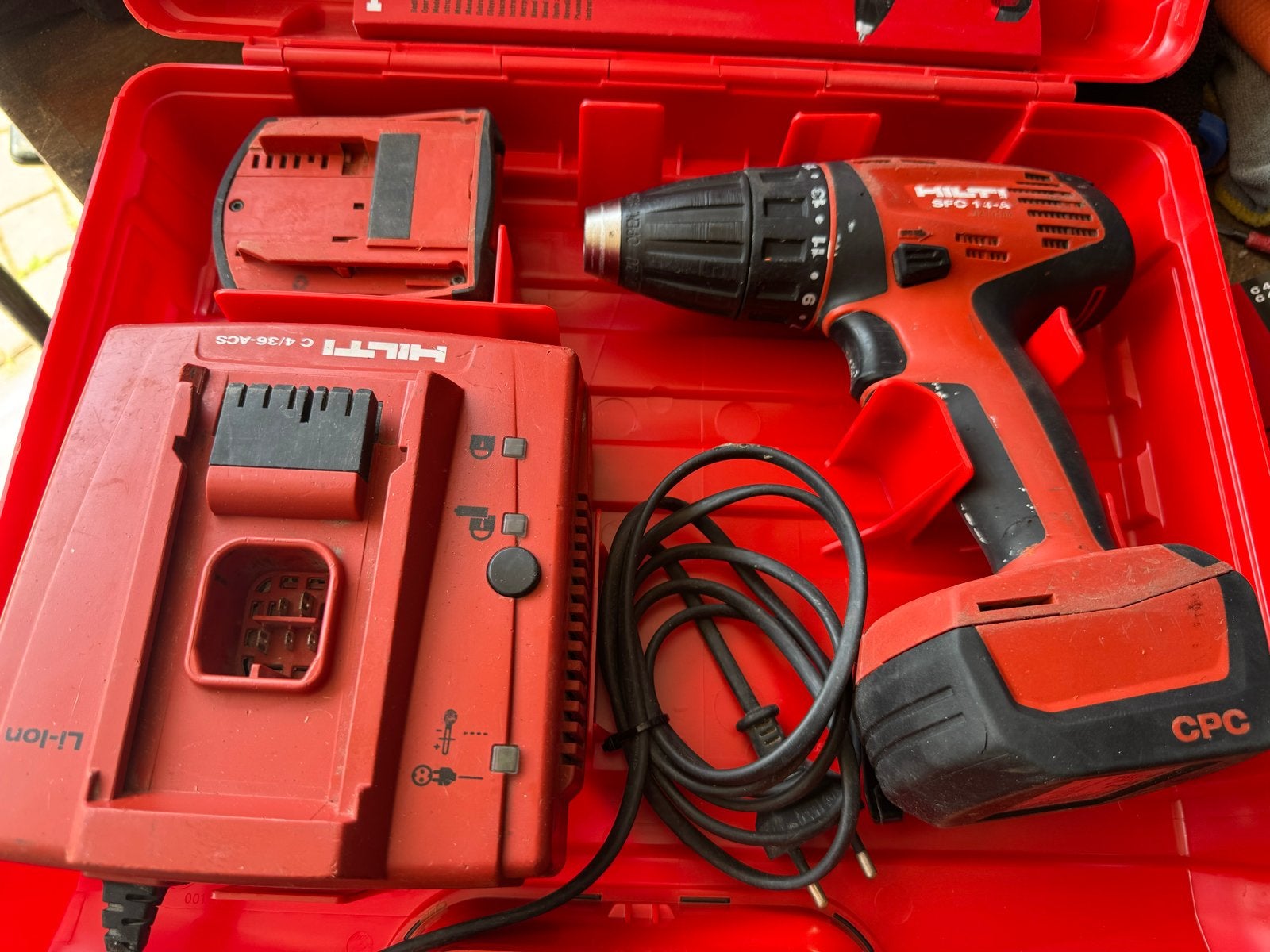 Hilti SFC 14-A Accuboormachine met lader en accu, Gebruikt, Variabele snelheid, Ophalen of Verzenden, Boor- en Schroefmachine