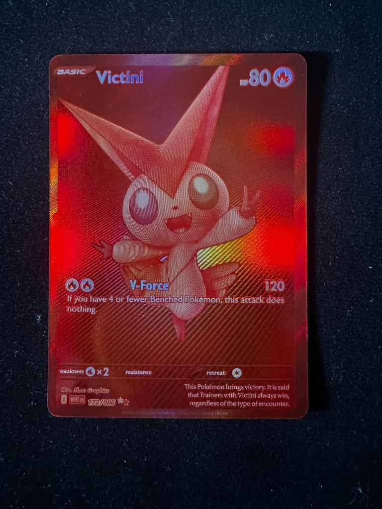 WHT172 Victini, Hobby en Vrije tijd, Verzamelkaartspellen | Pokémon, Nieuw, Losse kaart, Foil, Ophalen of Verzenden