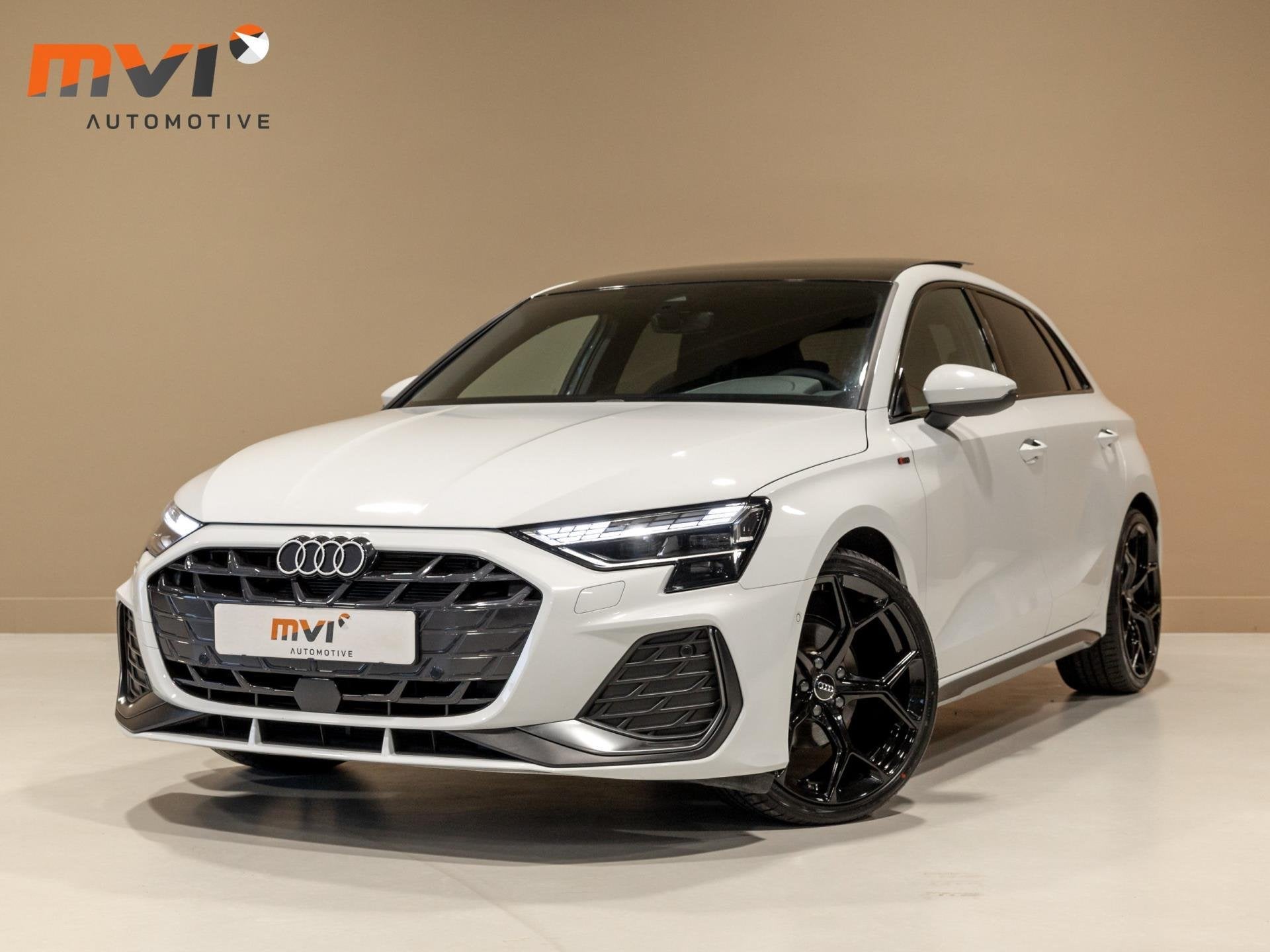 Audi A3 Sportback 35 TFSI S-Line edition / 150pk / Panorama, Auto's, Audi, 1300 kg, 4 cilinders, Leder en Stof, Wit