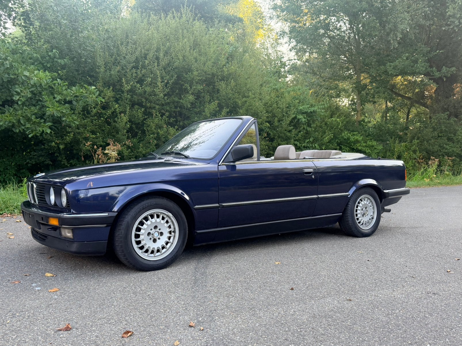 Bmw 325i cabrio E30, Auto's, Oldtimers, Beige, Cabriolet, Blauw, Handgeschakeld