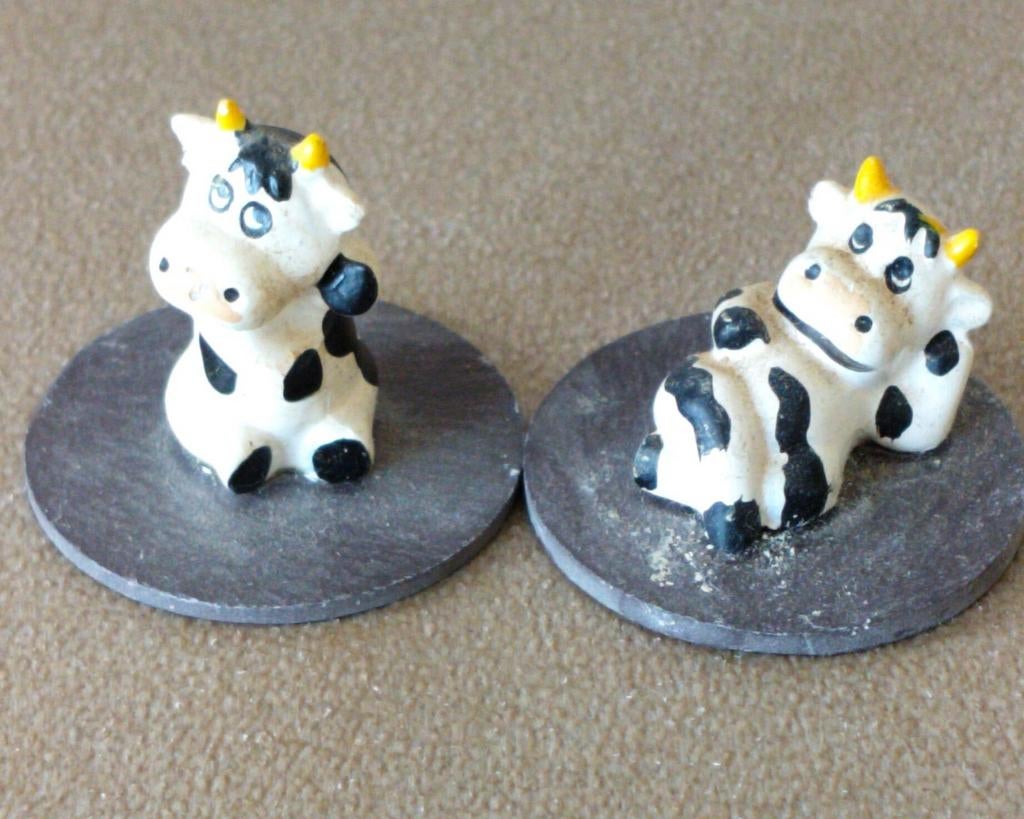 🐄 2 MINI BEELDJES KOEIEN*LETTERBAK*POPPENHUIS, Verzenden, Zo goed als nieuw, Dier