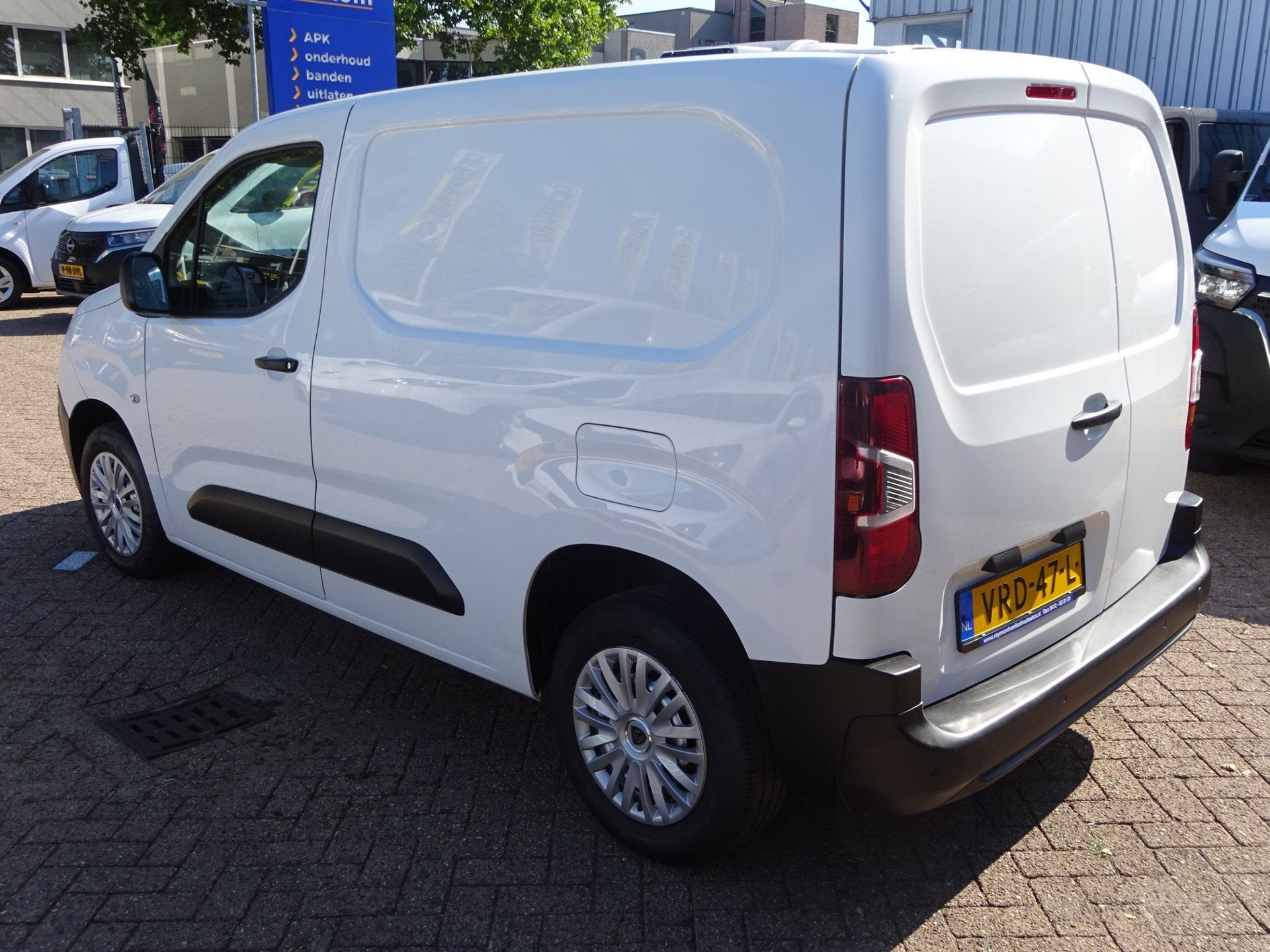 Peugeot Partner 1.2 PureTech Pro BENZINE AIRCO NAVI CRUISE C, Auto's, Voorwielaandrijving, Gebruikt, 1199 cc, Wit