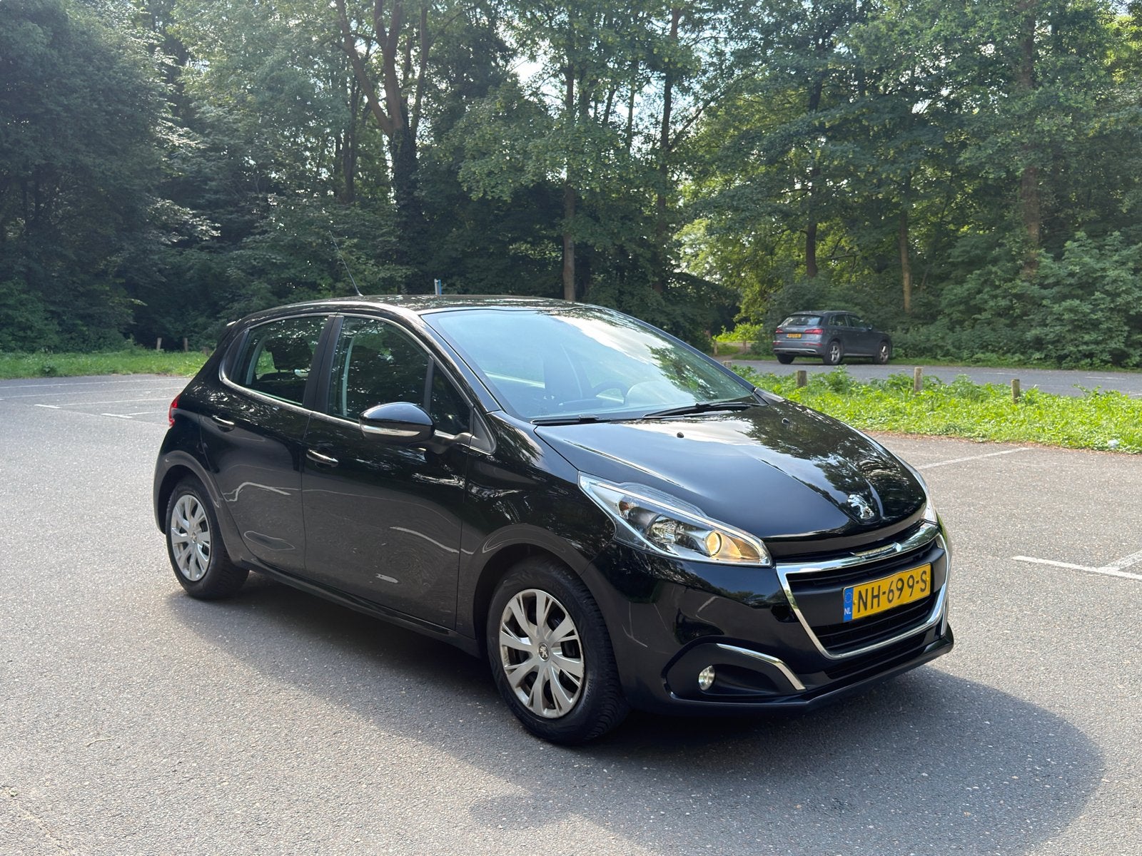 Peugeot 208 1.2 VTI 60KW/82PK 5-D 2017 Zwart, Auto's, Voorwielaandrijving, Stof, 1199 cc, Origineel Nederlands