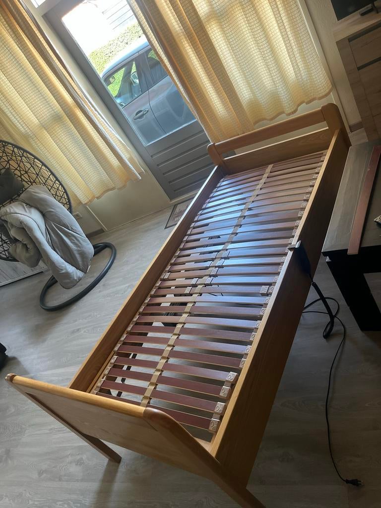 Elektrisch bed met lattenbodem, Huis en Inrichting, Slaapkamer | Bedden, Ophalen of Verzenden, Overige maten, Overige maten, Hout