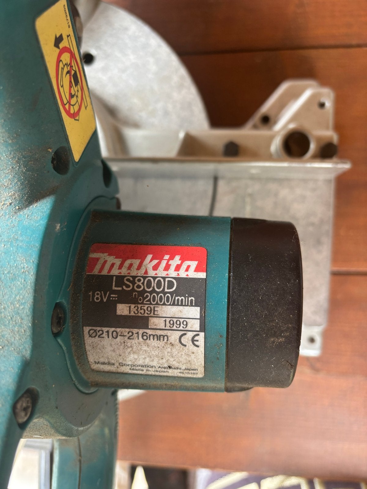 Makita LS800D Afkortzaag met 2 accu's en snellader, Doe-het-zelf en Verbouw, Gereedschap | Zaagmachines, Ophalen, Gebruikt, Afkortzaag