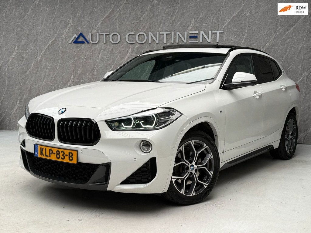 BMW X2 SDrive20i 192 PK M-Pakket / Panorama, Auto's, BMW, 1998 cc, 1435 kg, Wit, Leder