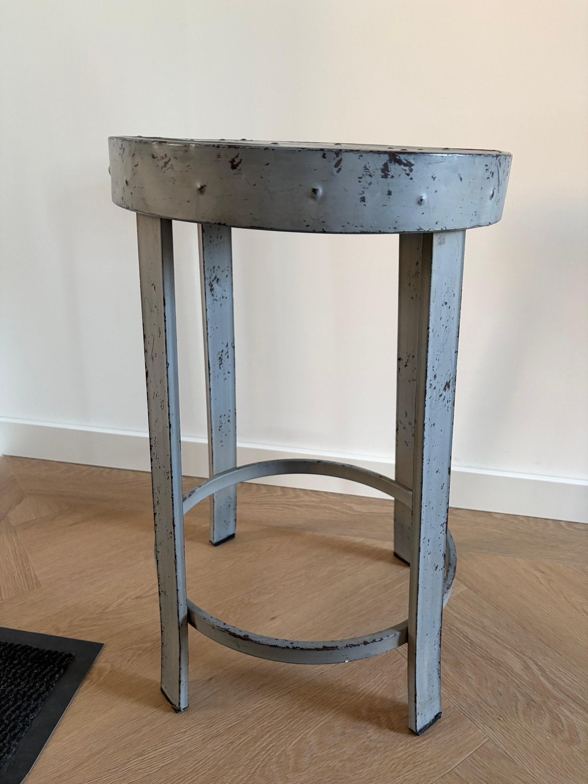 Ijzeren krukje/ bijzettafeltje, Ophalen, Gebruikt, Overige materialen