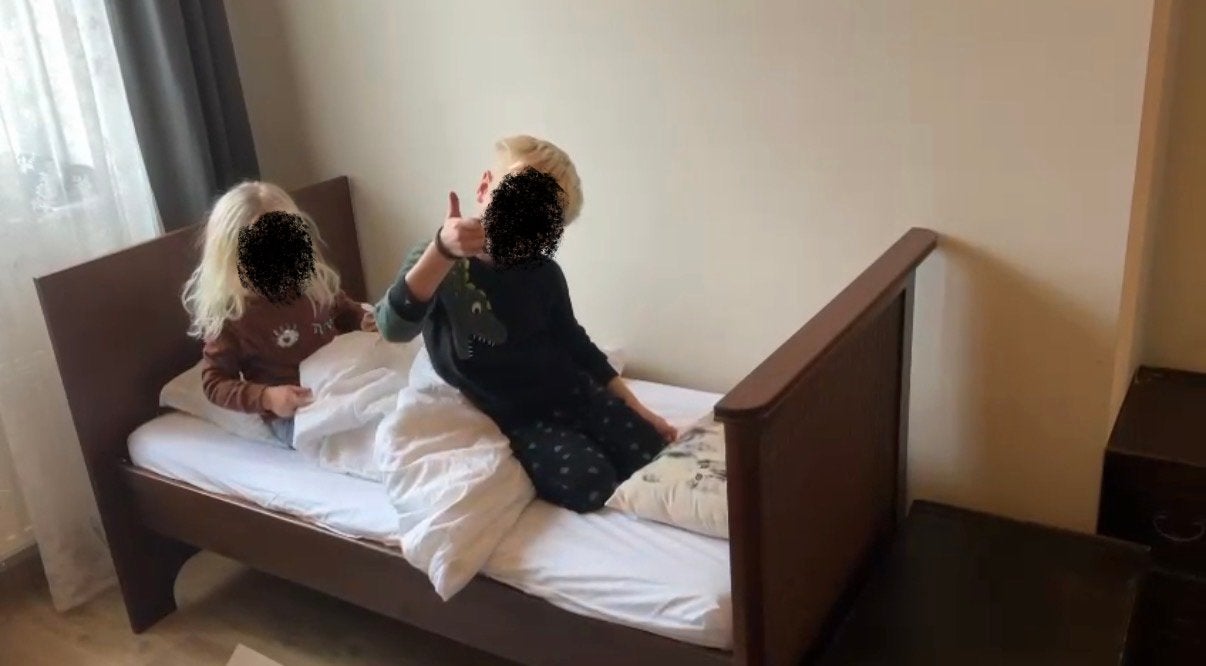 Doorgroei ledikant baby/peuterbed donkerbruin met matras, Huis en Inrichting, Ophalen, Bruin, 190 cm of minder, Hout