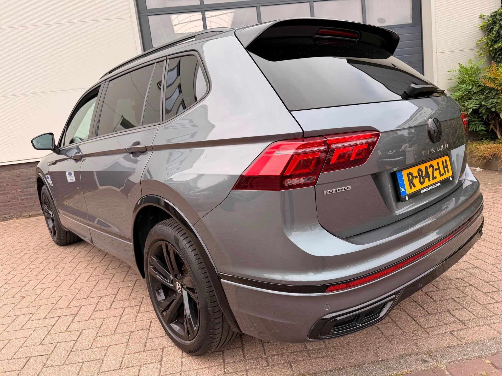 Volkswagen Tiguan Allspace 1.5 TSI R-Line Business+ 7p/Pano/, Auto's, Volkswagen, Euro 6, 4 cilinders, 150 pk, 7 stoelen