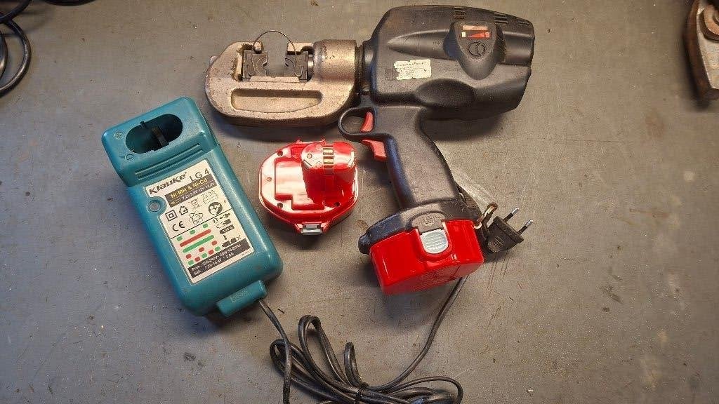 Cembre B61 accu kabelschoenperstang, ,, Ophalen of Verzenden, Zo goed als nieuw, ,