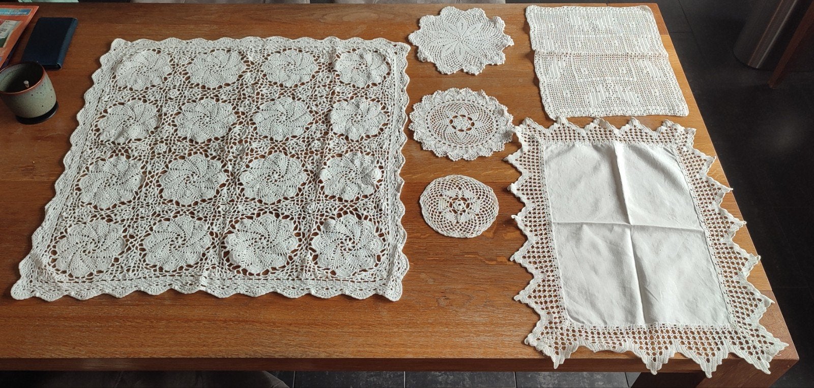 Set van handgemaakte gehaakte tafelkleedjes, Gebruikt, Handgemaakt, Ophalen of Verzenden, Katoen
