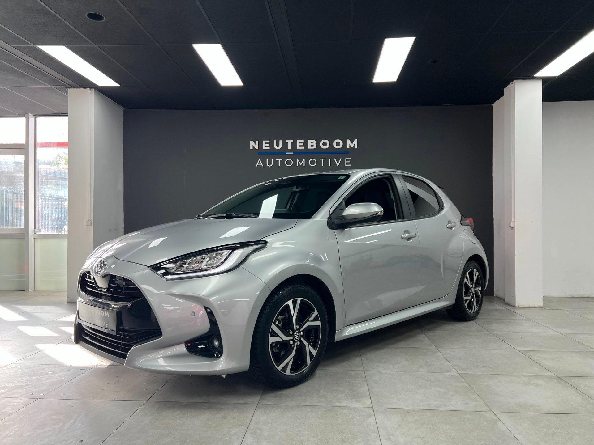 Toyota Yaris 1.5 Hybrid 115 Dynamic | Keyless | Led | PDC, Stof, Gebruikt, Zwart, 116 pk