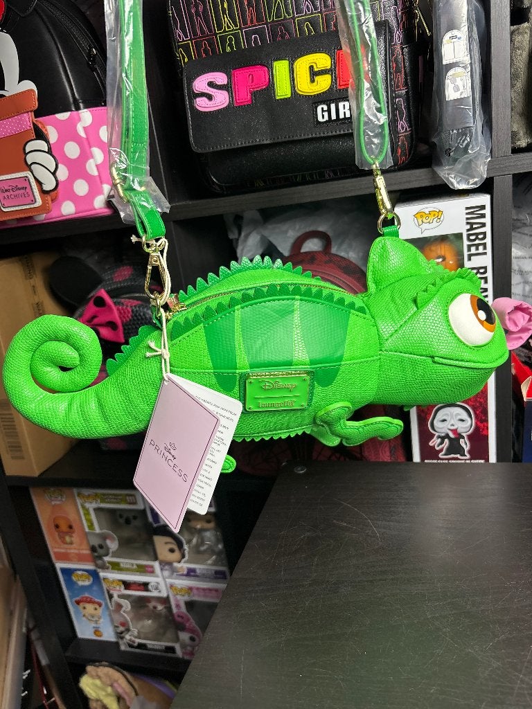 Loungefly Disney Tangled Pascal Figural Crossbody Bag, Verzamelen, Ophalen of Verzenden, Overige figuren, Nieuw, Tas, Koffer of Zak