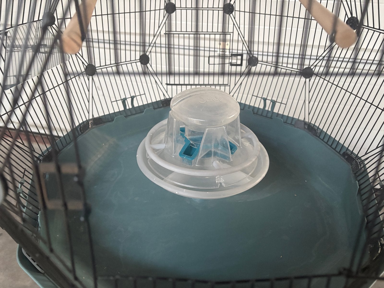 Omlet Geo Design Vogelkooi met Houten Standaard, Ophalen, Zo goed als nieuw, Metaal, Vogelkooi