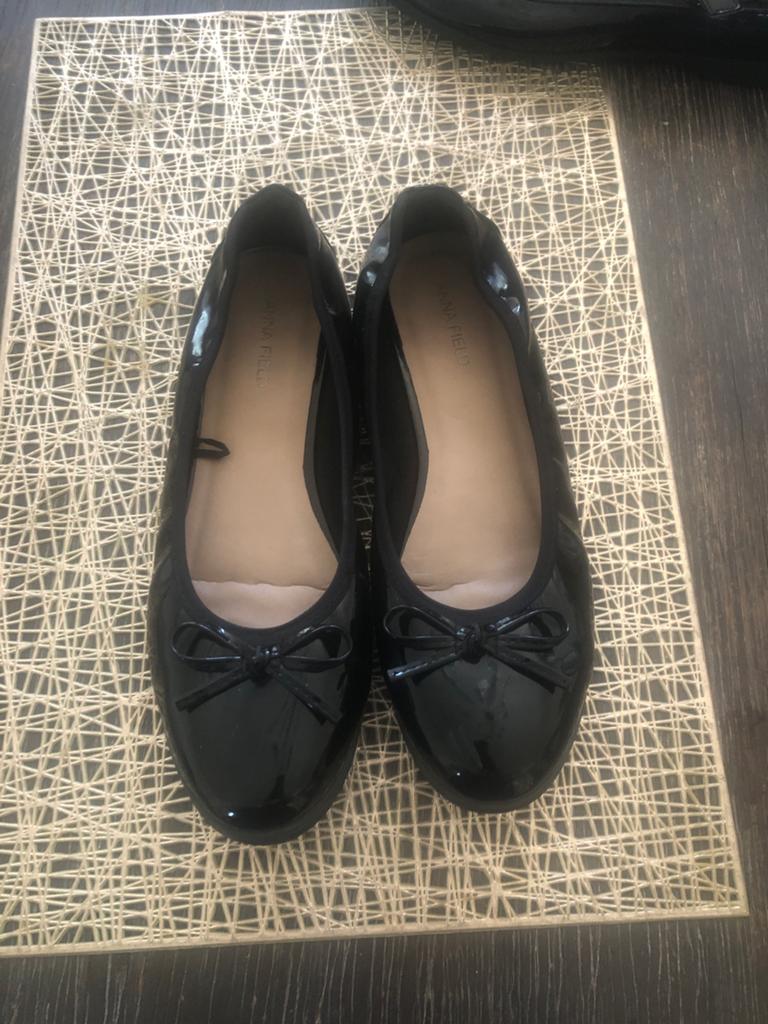 Zwarte lak ballerina's met strik - Anna Field, Kleding | Dames, Schoenen, Ophalen of Verzenden, Zo goed als nieuw, Zwart, Ballerina's