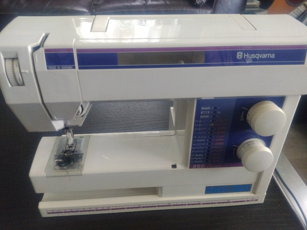 husqvarna 250 electronic in top staat alles nog org, Ophalen of Verzenden, Zo goed als nieuw, Naaimachine, Husqvarna
