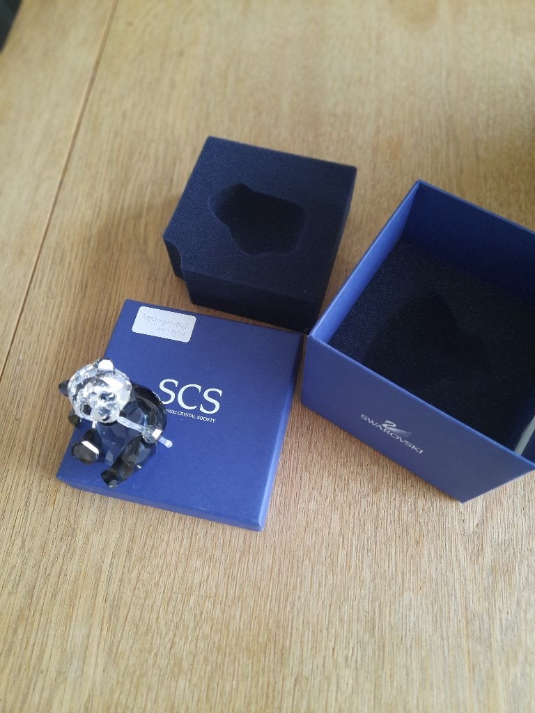Swarovski. Pandabeer in doos en met certificaat, Ophalen of Verzenden, Zo goed als nieuw, Figuurtje