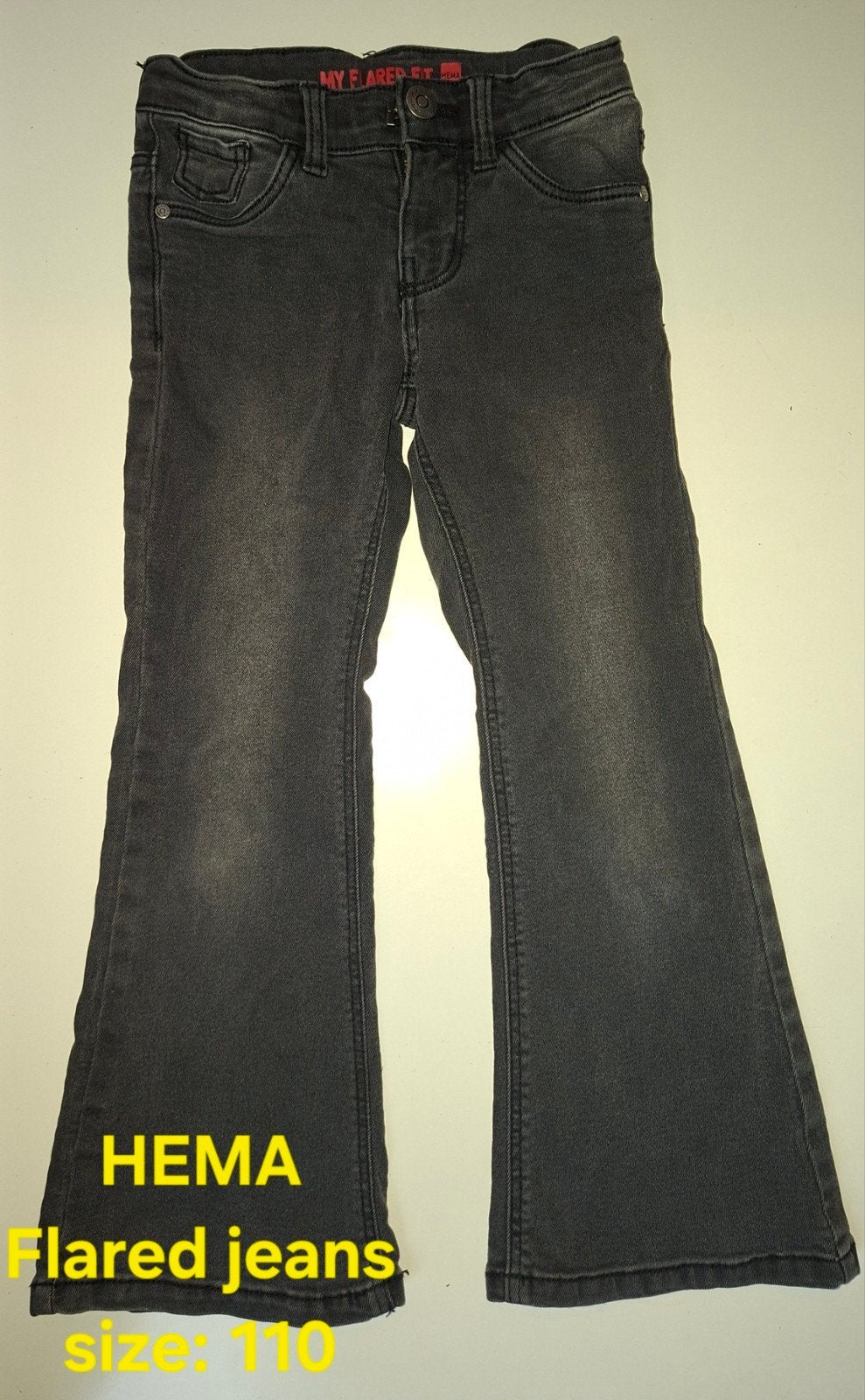 Hema Flared Jeans Maat 110 - Zo goed als nieuw, Broek, Jongen of Meisje, Ophalen of Verzenden, Zo goed als nieuw