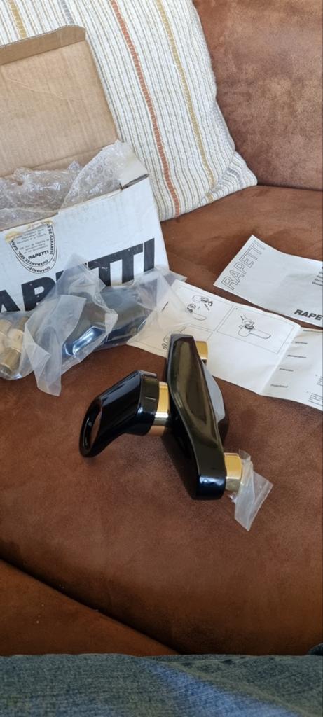 Zwarte Rapetti douche mengkraan met gouden details, Ophalen of Verzenden, Nieuw, Koper, Douche