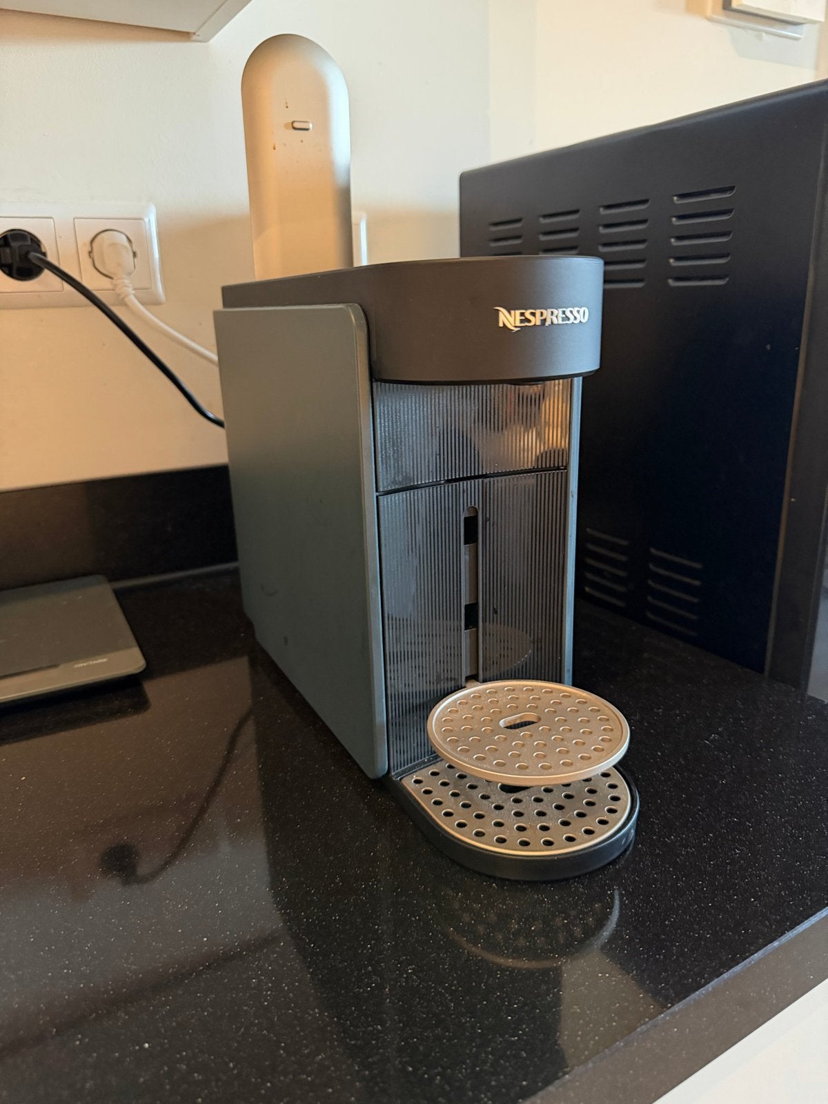 Nespresso Vertuo koffiemachine - Zo goed als nieuw, Ophalen, Koffiemachine, Zo goed als nieuw, 1 kopje