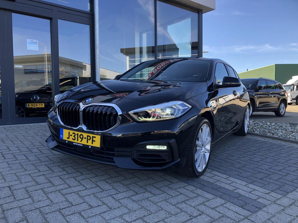 BMW 1-serie 118i 140PK : APPCARPL/NAVI/1e EIG /DIGI-PACK/LED, Auto's, Stof, Gebruikt, Zwart, Origineel Nederlands