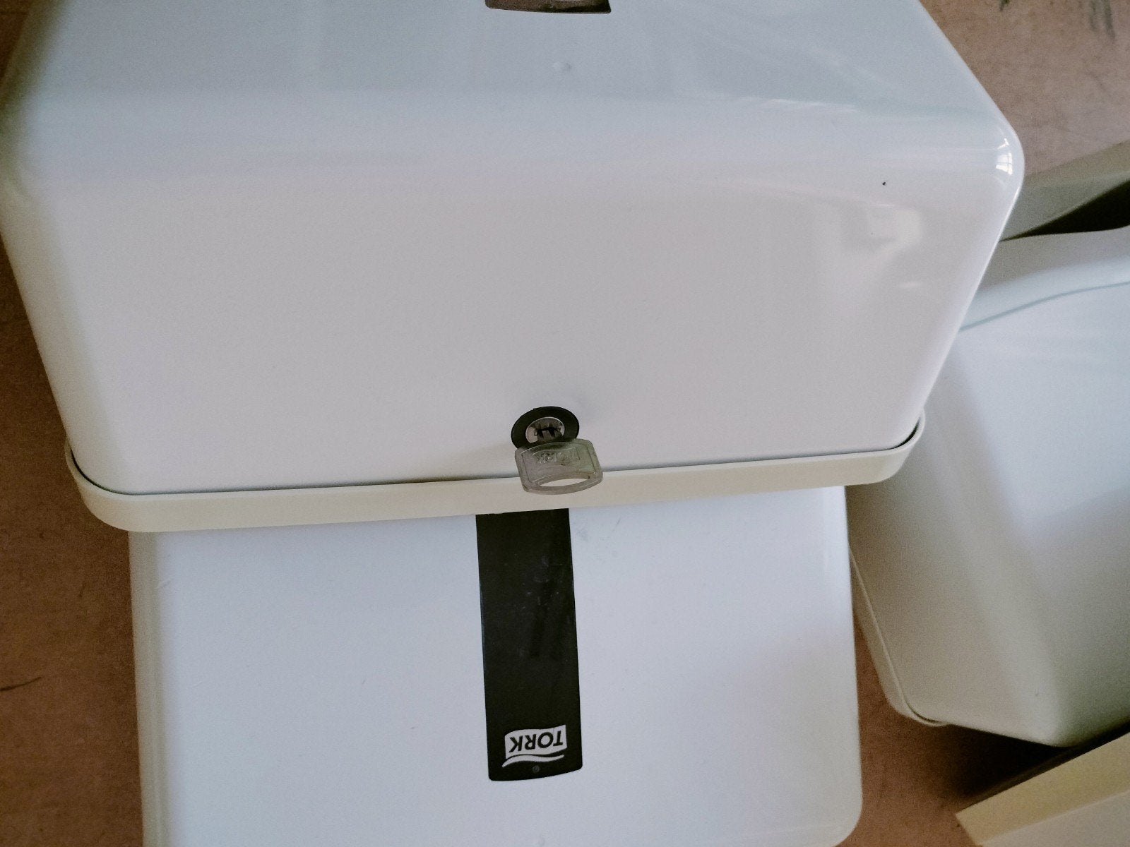 Tork Handdoek dispenser  kunststof Wit Tork 6x, Ophalen of Verzenden, Overige typen