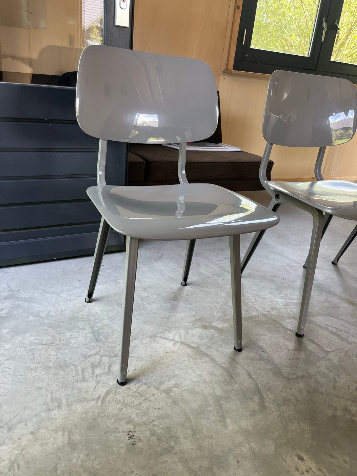 4x Ahrend Revolt stoelen GRIJS!, Huis en Inrichting, Kunststof, Gebruikt, Ophalen of Verzenden, Vier