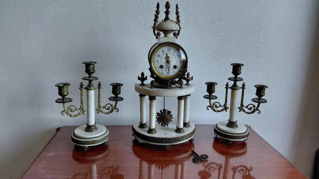 klokkenstel marmer wit messing of brons, Antiek en Kunst, Antiek | Klokken, Ophalen