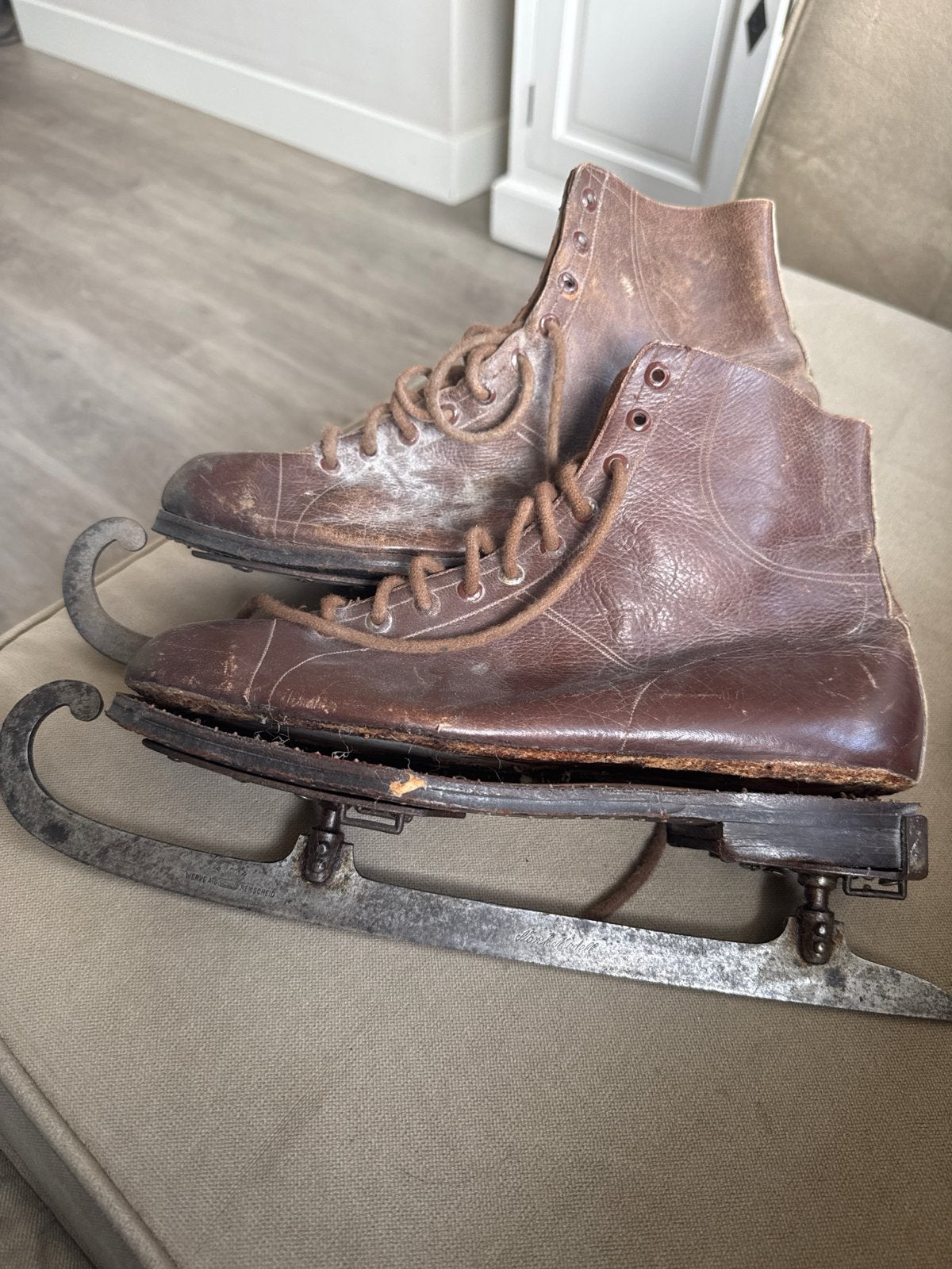 Vintage Norsk Modell Schaatsen met Leren Schoenen, Antiek en Kunst, Antiek | Overige Antiek, Ophalen of Verzenden