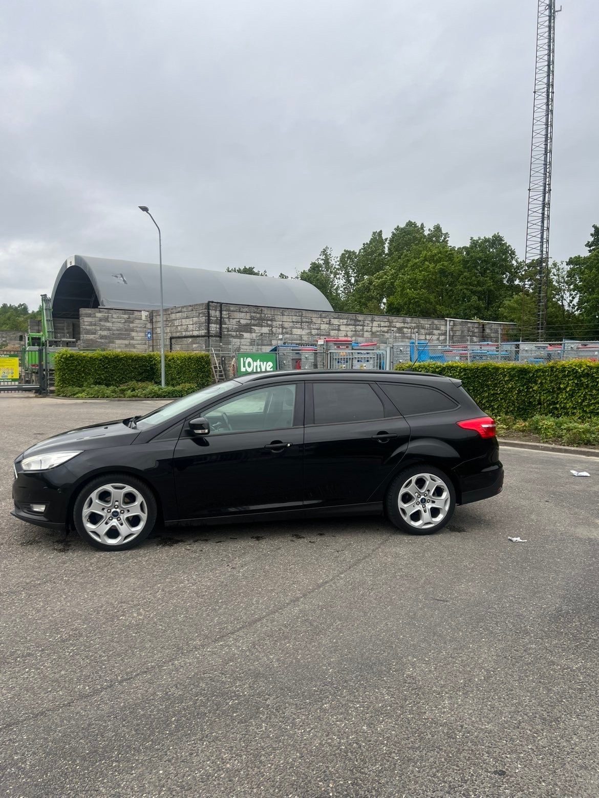 Ford Focus 1.5 Tdci 88KW Wagon Powershift 2015 Zwart, 1288 kg, 4 cilinders, Zwart, Particulier
