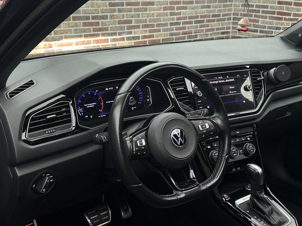 Volkswagen T-Roc 2.0 TSI 4Motion R Panorama Camera Beats Lee, Auto's, Volkswagen, Automatische klimaatregeling, Gebruikt, 4 cilinders