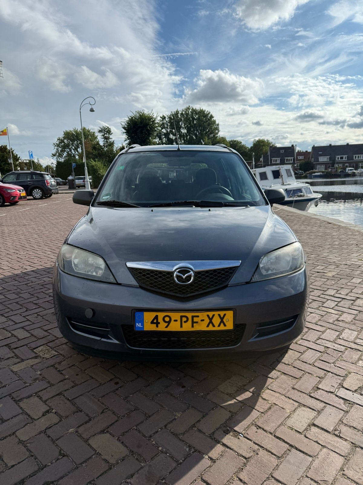 Mazda 2 1.4 16V 2004 Grijs, Voorwielaandrijving, 1025 kg, 15 km/l, 40 €/maand