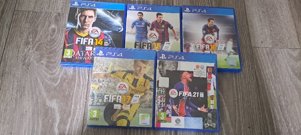 Aangeboden 5 Playstation 4 Fifa games 14 tot 17 en 21, Ophalen, Gebruikt, 2 spelers, Eén computer