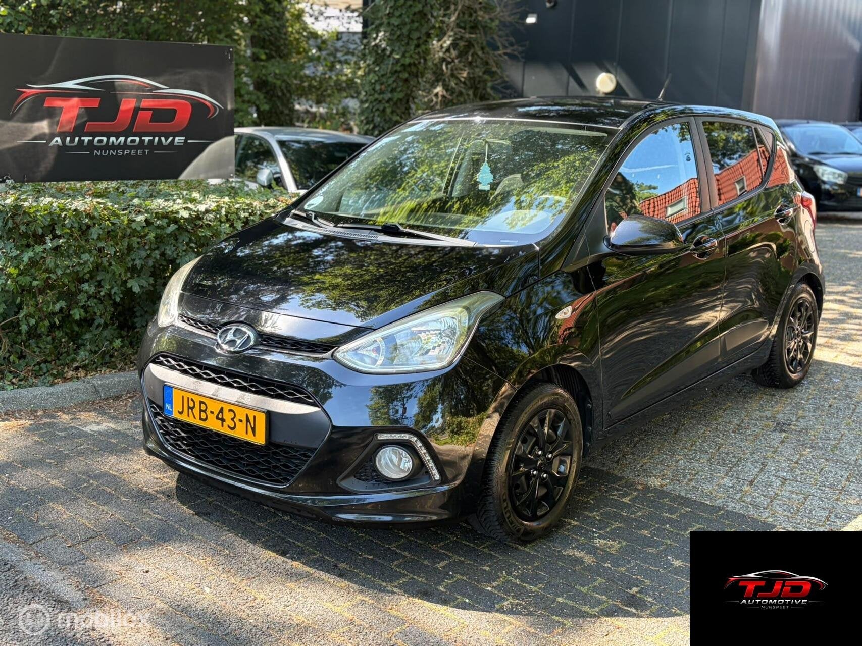 Hyundai i10 1.0i Comfort/CRUISE-AIRCO, Auto's, Stof, Gebruikt, 4 stoelen, Zwart