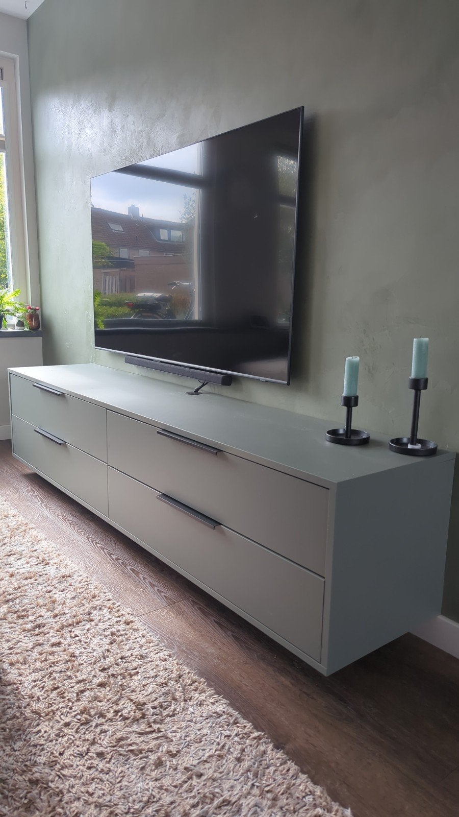 Modern tv-meubel in saliegroen, Huis en Inrichting, Woonaccessoires | Cd- en Dvd-rekken, Ophalen, Gebruikt, Hout, Cd's