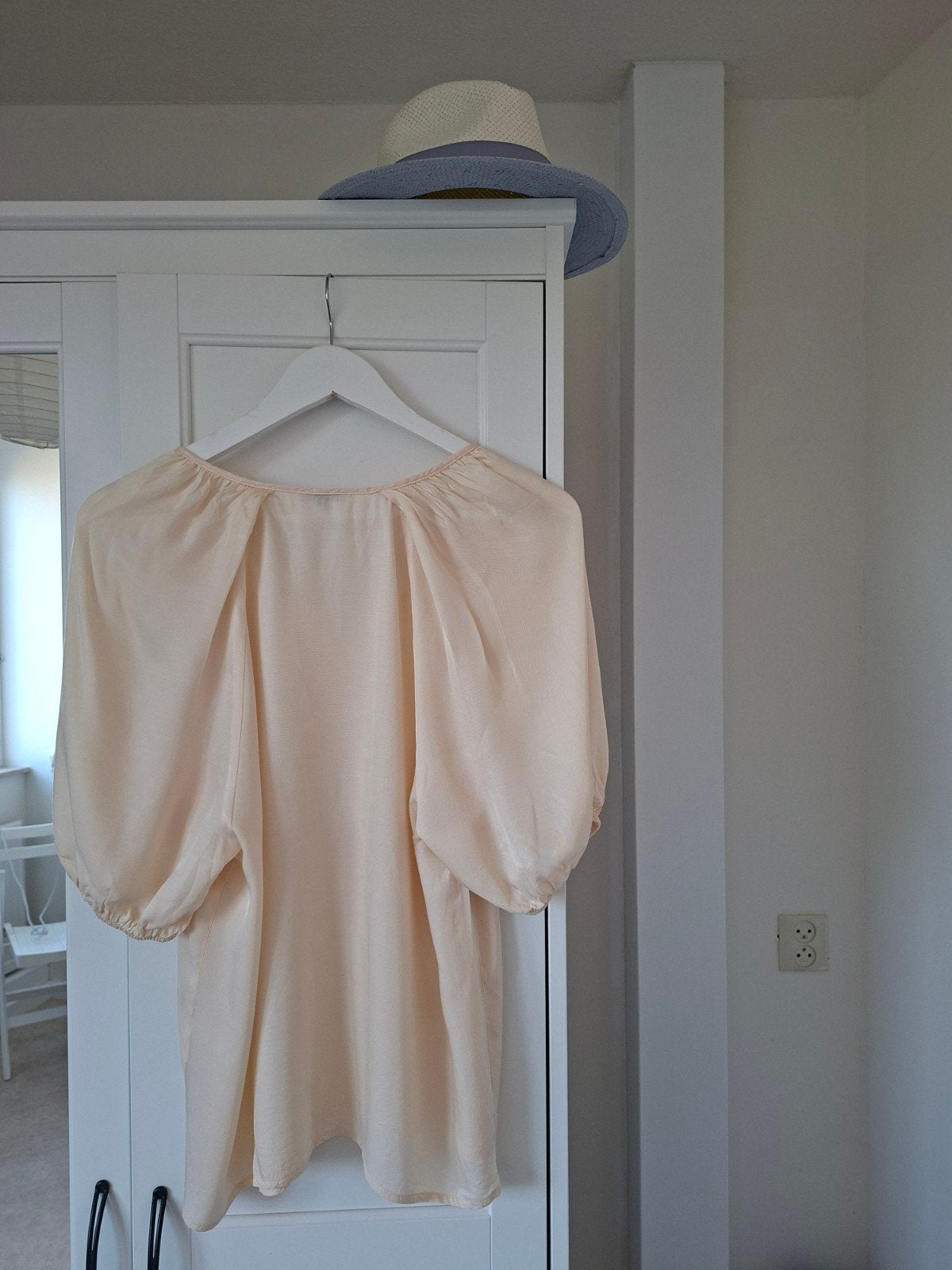 Prachtig blouse Caroline Biss, zijdeglans, mt 38, nieuw, Kleding | Dames, Blouses en Tunieken, Beige, Ophalen of Verzenden, Zo goed als nieuw